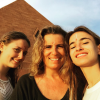 Lisa Azuelos et ses filles Carmen (25 ans) et Thaïs (18 ans) lors d'un séjour en Inde (photo publiée le 27 février 2017).