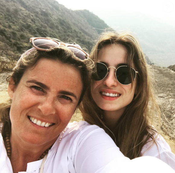 Lisa Azuelos et sa fille Thaïs (18 ans) lors d'un séjour en Inde (photo publiée le 17 février 2017).