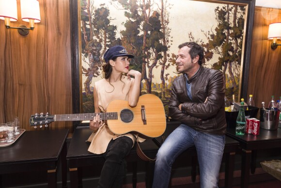 Exclusif - Joyce Jonathan et Bernard Montiel avant le concert MFM Radio Live, place de la République à Lyon, le 3 mars 2017.