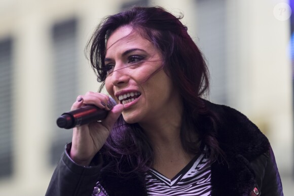 Zaho lors du concert MFM Radio Live, place de la République à Lyon, le 3 mars 2017.