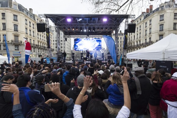 Illustration lors du concert MFM Radio Live, place de la République à Lyon, le 3 mars 2017.