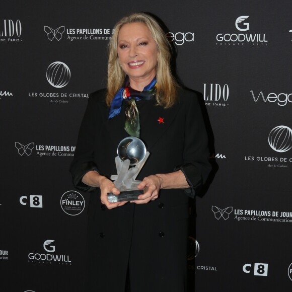 Véronique Sanson à la press Room de la 11ème cérémonie des Globes de Cristal au Lido à Paris le 30 janvier 2017. © CVS / Bestimage