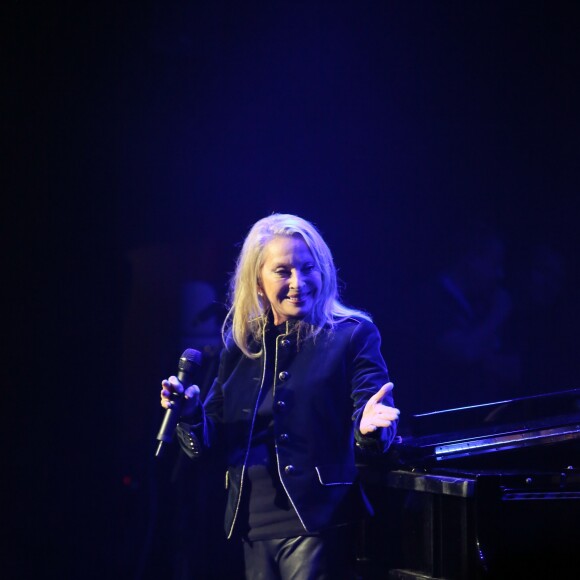 Véronique Sanson à la 21ème édition des Talents France Bleu en direct des Folies Bergère à Paris le 3 novembre 2016. © CVS/Bestimage