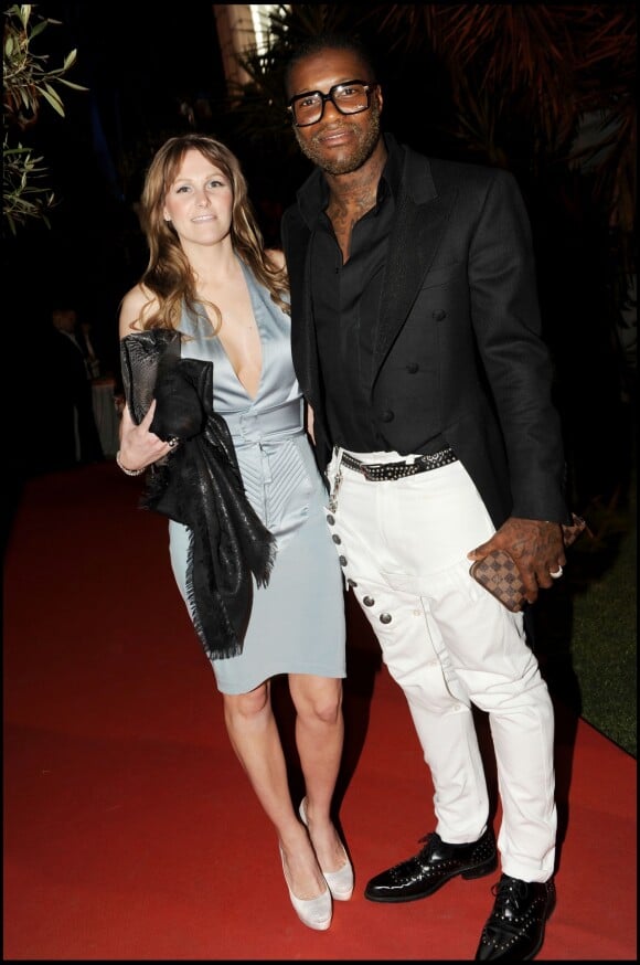 Djibril Cissé et sa femme Jude Littler - Soirée d'ouverture du 11e festival du film francophone à Athènes, le 15 avril 2010.