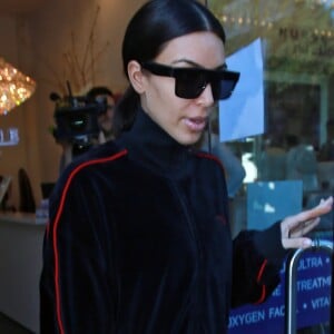 Kim Kardashia à la sortie d'un spa à Brentwood, le 28 février 2017.