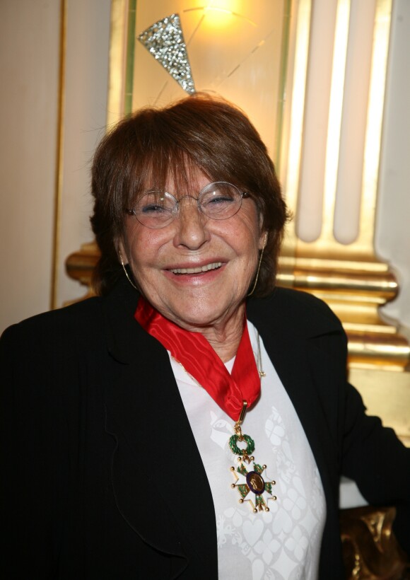 Eliane Victor le 17 septembre 2008 lors de la remise de ses insignes de Commandeur dans l'ordre national de la Légion d'Honneur au ministère de la Culture et de la Communication.