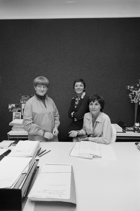 A Paris, l'équipe de l'émission "UNE MINUTE POUR LES FEMMES", de gauche à droite, Martine FELL, Anne-Marie PEYSSON et Eliane VICTOR. 17/09/1975 -