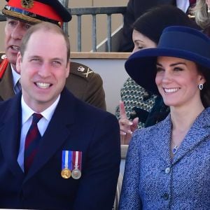 Le prince William, duc de Cambridge, et Kate Middleton, duchesse de Cambridge, lors de l'inauguration le 9 mars 2017 à Londres d'un mémorial rendant hommage aux services rendus au péril de leur vie par les personnels de l'armée britannique et les civils de la Défense lors de la Guerre du Golfe et des conflits armés en Irak et en Afghanistan.