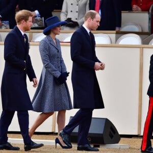 Le prince Harry, Kate Middleton, duchesse de Cambridge, et le prince William lors de l'inauguration le 9 mars 2017 à Londres d'un mémorial rendant hommage aux services rendus au péril de leur vie par les personnels de l'armée britannique et les civils de la Défense lors de la Guerre du Golfe et des conflits armés en Irak et en Afghanistan.