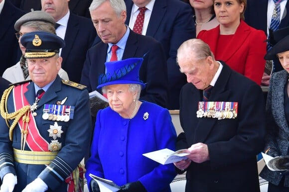 La reine Elizabeth II et le prince Philip lors de l'inauguration le 9 mars 2017 à Londres d'un mémorial rendant hommage aux services rendus au péril de leur vie par les personnels de l'armée britannique et les civils de la Défense lors de la Guerre du Golfe et des conflits armés en Irak et en Afghanistan.