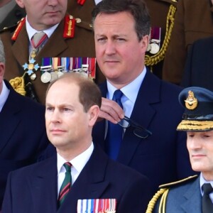 Le prince William, Kate Middleton, duchesse de Cambridge, Philip Hammond, la comtesse Sophie de Wessex, le prince Edward, David Cameron, John Major lors de l'inauguration le 9 mars 2017 à Londres d'un mémorial rendant hommage aux services rendus au péril de leur vie par les personnels de l'armée britannique et les civils de la Défense lors de la Guerre du Golfe et des conflits armés en Irak et en Afghanistan.