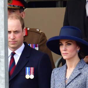 Theresa May, le prince William, duc de Cambridge, Kate Middleton, duchesse de Cambridge, Philip Hammond, Sophie, comtesse de Wessex, le prince Edward lors de l'inauguration le 9 mars 2017 à Londres d'un mémorial rendant hommage aux services rendus au péril de leur vie par les personnels de l'armée britannique et les civils de la Défense lors de la Guerre du Golfe et des conflits armés en Irak et en Afghanistan.