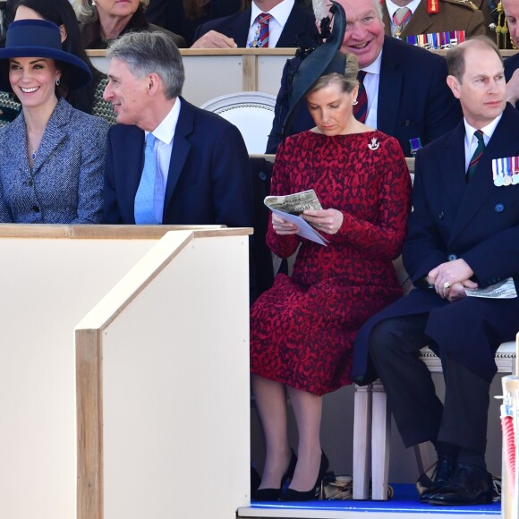 Le prince William, la duchesse Catherine de Cambridge, Philip Hammond, Sophie, comtesse de Wessex, le prince Edward lors de l'inauguration le 9 mars 2017 à Londres d'un mémorial rendant hommage aux services rendus au péril de leur vie par les personnels de l'armée britannique et les civils de la Défense lors de la Guerre du Golfe et des conflits armés en Irak et en Afghanistan.