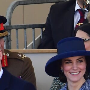 Le prince William, duc de Cambridge, et Kate Middleton, duchesse de Cambridge, lors de l'inauguration le 9 mars 2017 à Londres d'un mémorial rendant hommage aux services rendus au péril de leur vie par les personnels de l'armée britannique et les civils de la Défense lors de la Guerre du Golfe et des conflits armés en Irak et en Afghanistan.