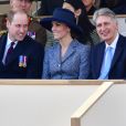 Le prince William, duc de Cambridge, Kate Middleton, duchesse de Cambridge, et Philip Hammond lors de l'inauguration le 9 mars 2017 à Londres d'un mémorial rendant hommage aux services rendus au péril de leur vie par les personnels de l'armée britannique et les civils de la Défense lors de la Guerre du Golfe et des conflits armés en Irak et en Afghanistan.