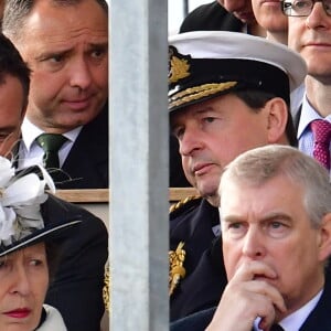 Le prince Harry, la princesse Anne et le prince Andrew lors de l'inauguration le 9 mars 2017 à Londres d'un mémorial rendant hommage aux services rendus au péril de leur vie par les personnels de l'armée britannique et les civils de la Défense lors de la Guerre du Golfe et des conflits armés en Irak et en Afghanistan.