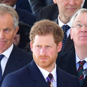 Tony Blair, le prince Harry, la princesse Anne, le prince Richard de Gloucester et sa femme Brigitte lors de l'inauguration le 9 mars 2017 à Londres d'un mémorial rendant hommage aux services rendus au péril de leur vie par les personnels de l'armée britannique et les civils de la Défense lors de la Guerre du Golfe et des conflits armés en Irak et en Afghanistan.