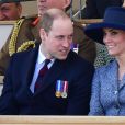  Le prince William, duc de Cambridge, et Kate Middleton, duchesse de Cambridge, lors de l'inauguration le 9 mars 2017 à Londres d'un mémorial rendant hommage aux services rendus au péril de leur vie par les personnels de l'armée britannique et les civils de la Défense lors de la Guerre du Golfe et des conflits armés en Irak et en Afghanistan. 