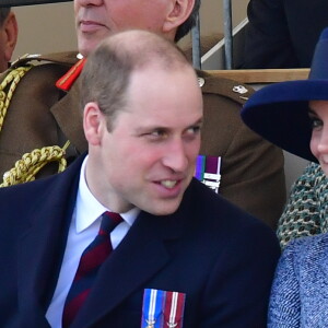 Le prince William, duc de Cambridge, et Kate Middleton, duchesse de Cambridge, lors de l'inauguration le 9 mars 2017 à Londres d'un mémorial rendant hommage aux services rendus au péril de leur vie par les personnels de l'armée britannique et les civils de la Défense lors de la Guerre du Golfe et des conflits armés en Irak et en Afghanistan.