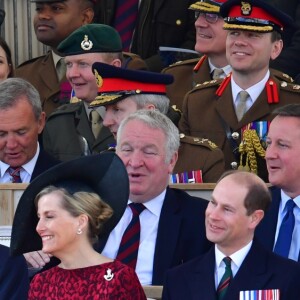 Le prince William, Kate Middleton, Philip Hammond, Sophie, comtesse de Wessex, le prince Edward, David Cameron lors de l'inauguration le 9 mars 2017 à Londres d'un mémorial rendant hommage aux services rendus au péril de leur vie par les personnels de l'armée britannique et les civils de la Défense lors de la Guerre du Golfe et des conflits armés en Irak et en Afghanistan.