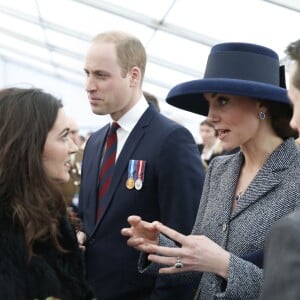 Le prince William, duc de Cambridge et Catherine Kate Middleton, duchesse de Cambridge - La famille royale britannique à la réception qui suit l'inauguration d'un monument à la mémoire des soldats britanniques tombés en Irak et en Afghanistan à Londres le 9 mars 2017.  The Duke and Duchess of Cambridge (centre right) meets veterans and serving members of the British armed forces at a reception following the unveiling of a new Iraq and Afghanistan memorial by Paul Day at Victoria Embankment Gardens in London, honouring the Armed Forces and civilians who served their country during the Gulf War and conflicts in Iraq and Afghanistan.09/03/2017 - Londres