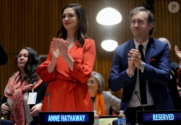 Anne Hathaway lors d'une conférence de presse de l'ONU Women à New York le 8 mars 2017.