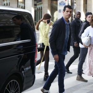 Victoria Beckham, son fils Brooklyn et Sonia Ben Ammar arrivent au Musée du Louvre à Paris. Le 11 mars 2017.