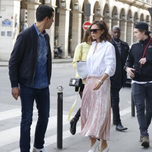 Victoria Beckham, son fils Brooklyn et Sonia Ben Ammar arrivent au Musée du Louvre à Paris. Le 11 mars 2017.
