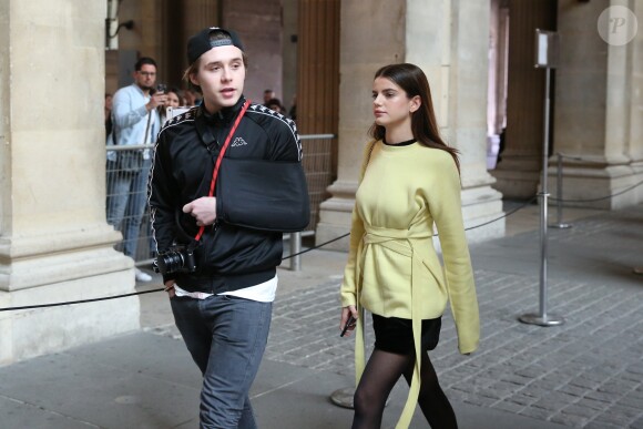 Victoria Beckham, son fils Brooklyn et Sonia Ben Ammar arrivent au Musée du Louvre à Paris. Le 11 mars 2017.