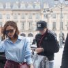 Victoria Beckham et son fils Brooklyn arrivent à Paris par l'Eurostar en provenance de Londres, le 10 mars 2017.