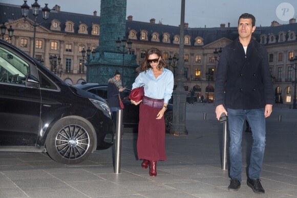 Victoria Beckham rentre à l'hôtel Ritz à Paris le 10 mars 2017.