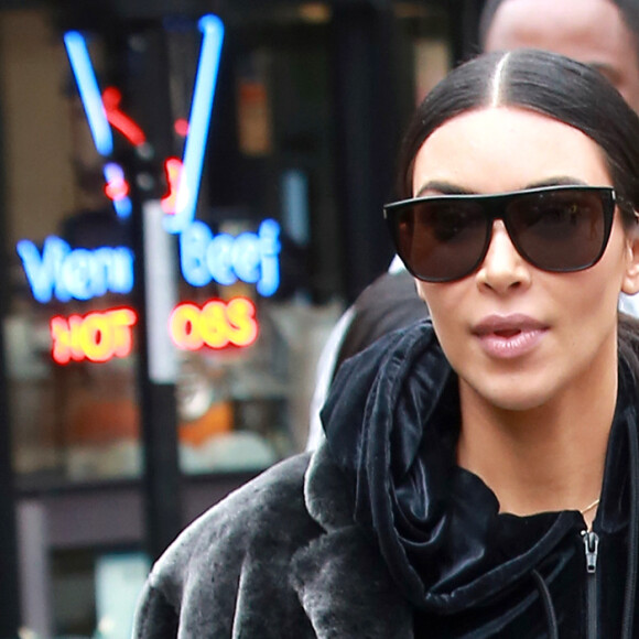 Exclusif - Kim Kardashian est allée déguster des friandises et des glaces à 'Sloan's Homemade Ice Cream' avec sa soeur Kourtney Kardashian et sa fille Penelope à Topanga, le 27 février 2017.