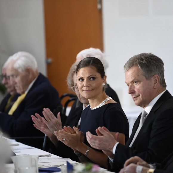 La princesse Victoria de Suède le 13 mars 2017 lors d'une réception à l'ambassade de Finlande à Stockholm en présence du présidant Sauli Niinisto après une cérémonie de commémoration.
