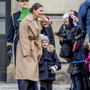 La princesse Victoria de Suède a célébré en famille, avec son mari Daniel et leurs enfants Estelle et Oscar, et en public le 12 mars 2017 la sainte Victoria, dans la cour intérieure du palais Drottningholm, à Stockholm.
