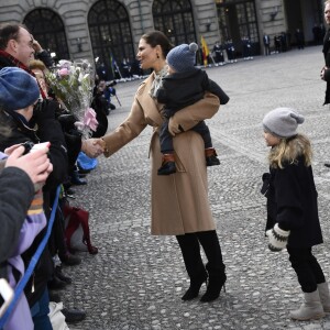 La princesse Victoria de Suède a célébré en famille, avec son mari Daniel et leurs enfants Estelle et Oscar, et en public le 12 mars 2017 la sainte Victoria, dans la cour intérieure du palais Drottningholm, à Stockholm.