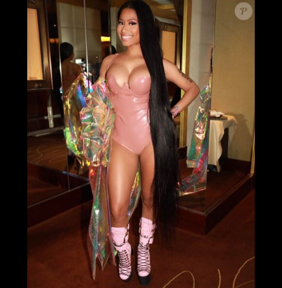 Nicki Minaj dans les coulisses du concert de Drake à l'AccorHotels Arena, à Paris, le 12 mars 2017.