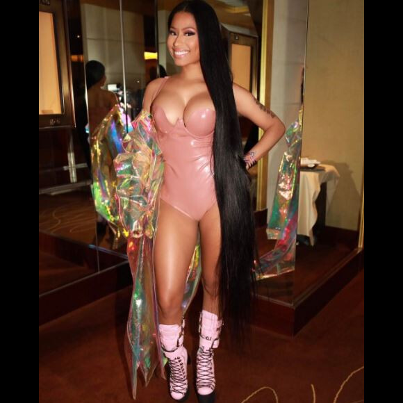 Nicki Minaj dans les coulisses du concert de Drake à l'AccorHotels Arena, à Paris, le 12 mars 2017.