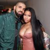 Nicki Minaj pose avec Drake dans les coulisses de son concert à l'AccorHotels Arena, à Paris, le 12 mars 2017.