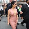 Kim Kardashian, enceinte et sexy dans une robe en latex Atsuko Kudo, assiste au lancement des boissons Hype Energy à Nashville, le 2 juin 2015.