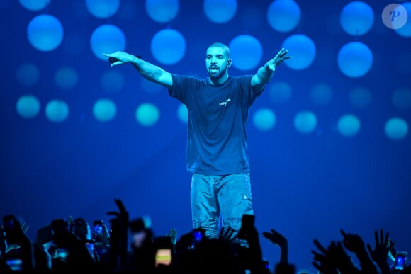 La rappeur Drake en concert à l'AccorHotels Arena lors de sa tournée "The Boy Meets World Tour" à Paris le 12 mars 2017. © Lionel Urman/Bestimage