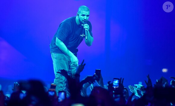La rappeur Drake en concert à l'AccorHotels Arena lors de sa tournée "The Boy Meets World Tour" à Paris le 12 mars 2017. © Lionel Urman/Bestimage
