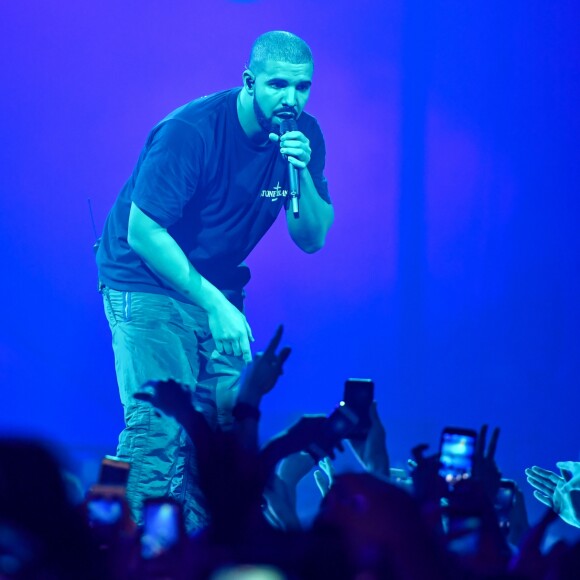 La rappeur Drake en concert à l'AccorHotels Arena lors de sa tournée "The Boy Meets World Tour" à Paris le 12 mars 2017. © Lionel Urman/Bestimage