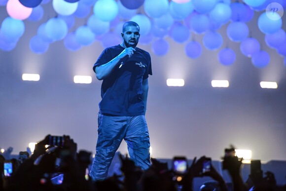 La rappeur Drake en concert à l'AccorHotels Arena lors de sa tournée "The Boy Meets World Tour" à Paris le 12 mars 2017. © Lionel Urman/Bestimage