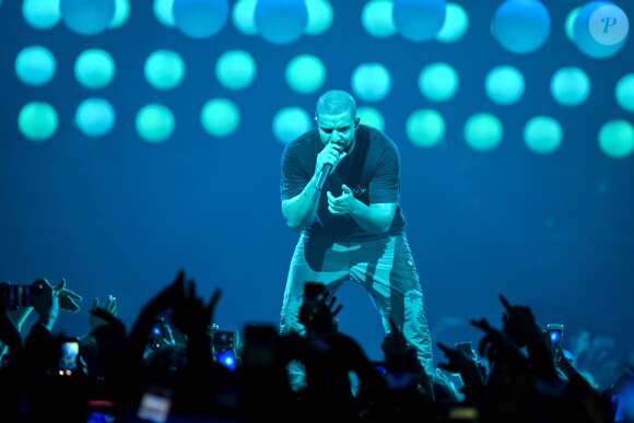 La rappeur Drake en concert à l'AccorHotels Arena lors de sa tournée "The Boy Meets World Tour" à Paris le 12 mars 2017. © Lionel Urman/Bestimage