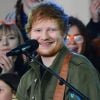 Ed Sheeran chante sur le plateau du "NBC's Today Show" au Rockefeller Plaza à New York, le 8 mars 2017.