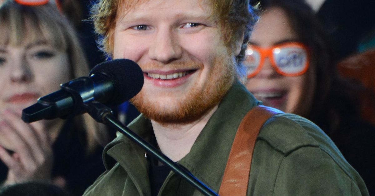 Ed Sheeran chante sur le plateau du NBC's Today Show au Rockefeller ...