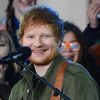 Ed Sheeran chante sur le plateau du "NBC's Today Show" au Rockefeller Plaza à New York, le 8 mars 2017.