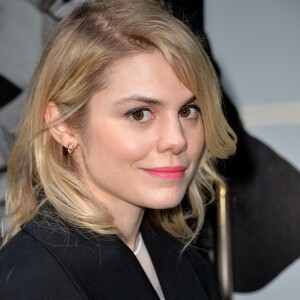 Béatrice Martin (Coeur de pirate) arrivant au défilé de mode "Alexis Mabille", collection prêt-à-porter Automne-Hiver 2017-2018 à Paris, le 2 Mars 2017.