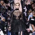 Hailey Baldwin au défilé de mode "Elie Saab", collection prêt-à-porter Automne-Hiver 2017-2018 à Paris, le 4 Mars 2017.
