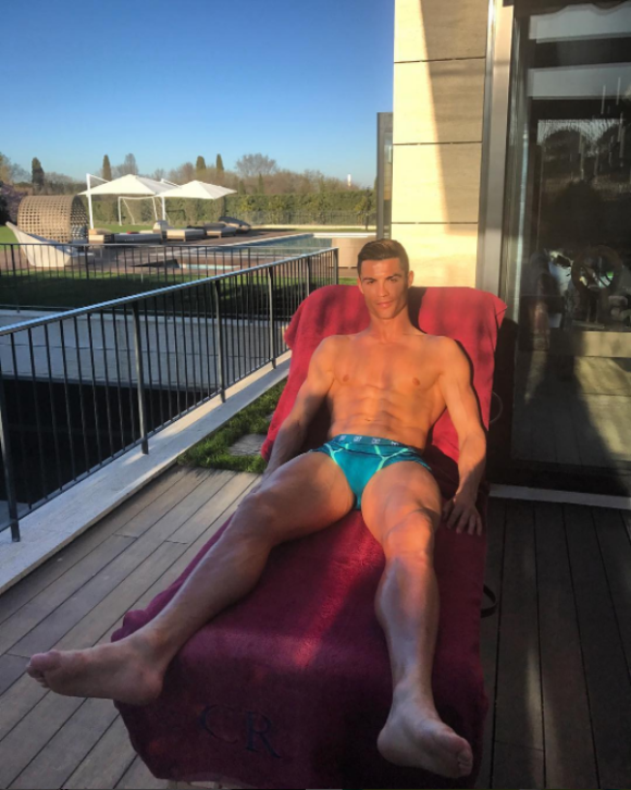 Cristiano Ronaldo et ses abdos OKLM le 10 mars 2017, photo Instagram